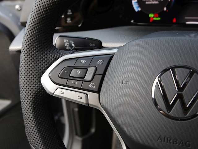 Volkswagen Golf 1.5 eTSI DSG R-Line