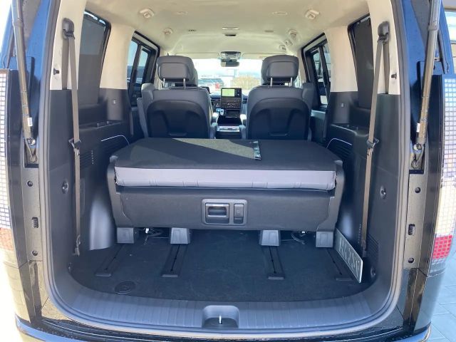 Hyundai Staria Signature