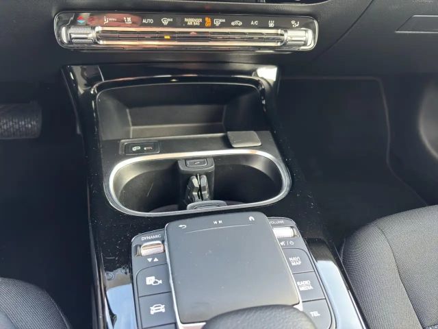 Mercedes-Benz A 250 A 250 e