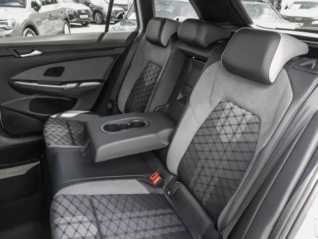 Volkswagen Golf R-Line Variant