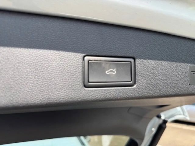 Volkswagen Golf 1.5 eTSI DSG R-Line Variant