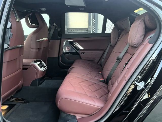 BMW 740 740d M-Sport Sedan xDrive