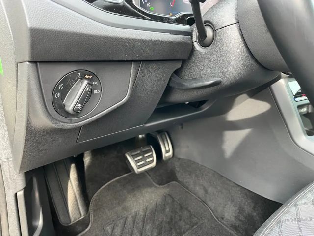 Volkswagen Polo 1.0 TSI DSG R-Line