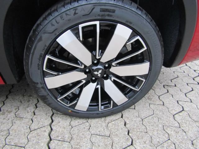 Mitsubishi Outlander 2.4L TOP NAVI LEDER SHZ ACC PDC RFK PANORAMA