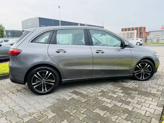 Mercedes-Benz B 200 Progressive Sedan