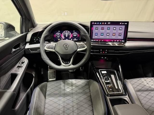 Volkswagen Golf 1.5 eTSI DSG R-Line