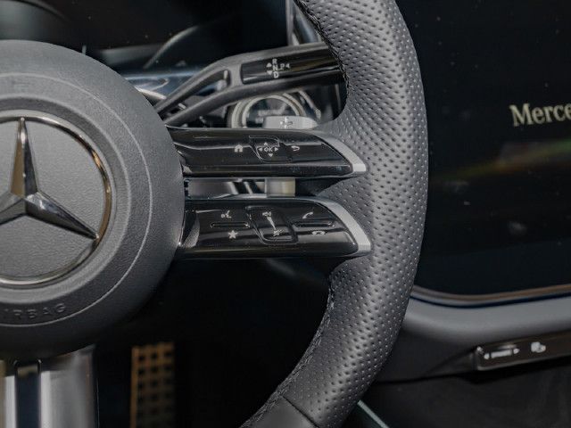 Mercedes-Benz E 200 4MATIC Sedan