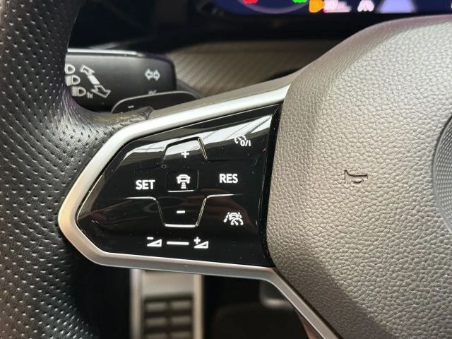 Volkswagen Golf 1.5 eTSI DSG Golf VIII R-Line