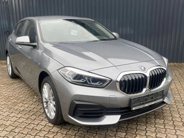 BMW 118 118i 5-deurs Sedan