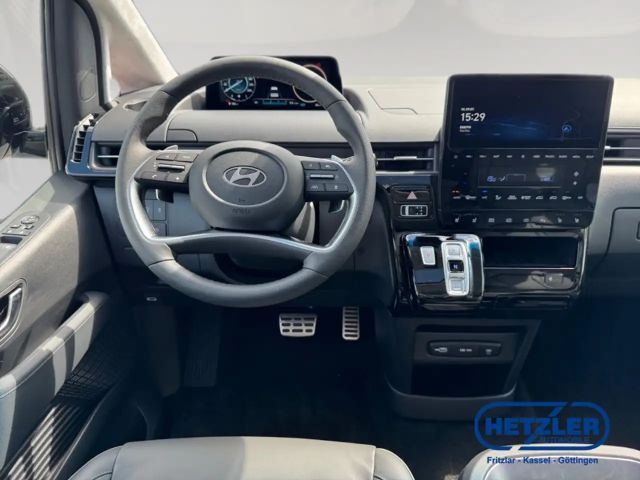 Hyundai Staria Signature