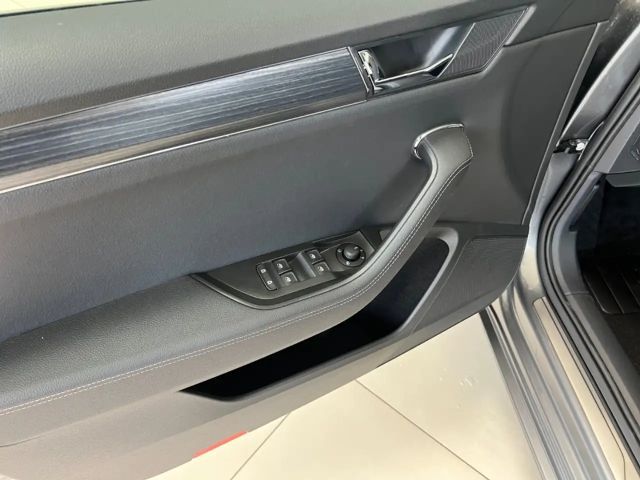 Skoda Superb 2.0 TSI Combi Style Style