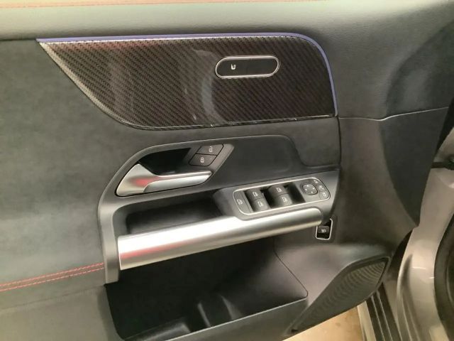 Mercedes-Benz B 220 4MATIC AMG Line