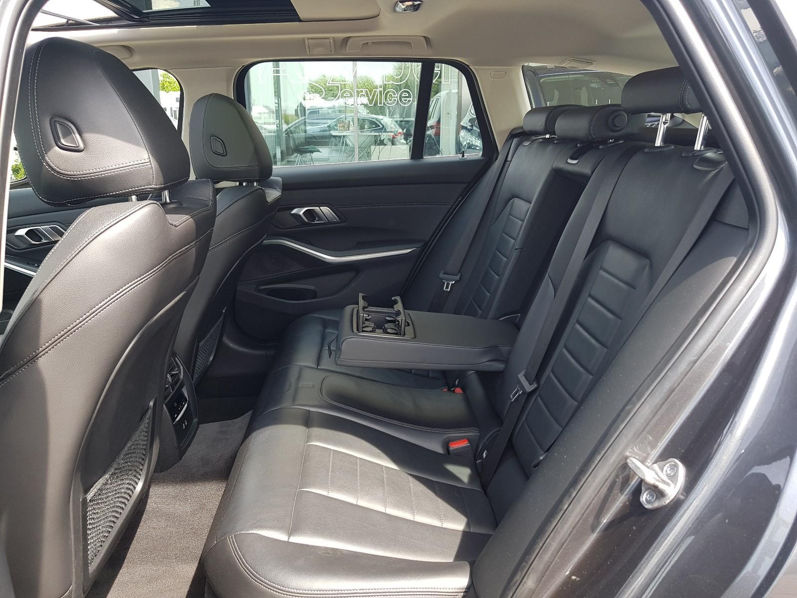 BMW 320 320d Luxury Line Touring xDrive