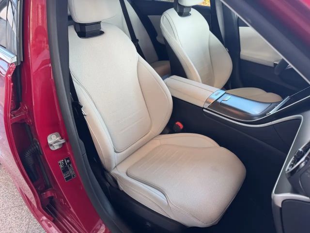 Mercedes-Benz C 200 4MATIC AMG Line Sedan