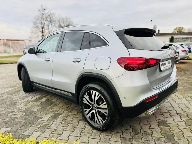 Mercedes-Benz GLA 200 Progressive Sedan