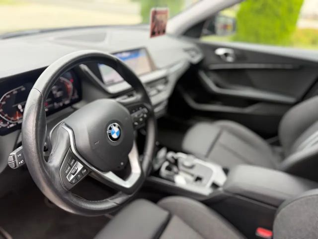 BMW 118 118i Sedan Sport Line