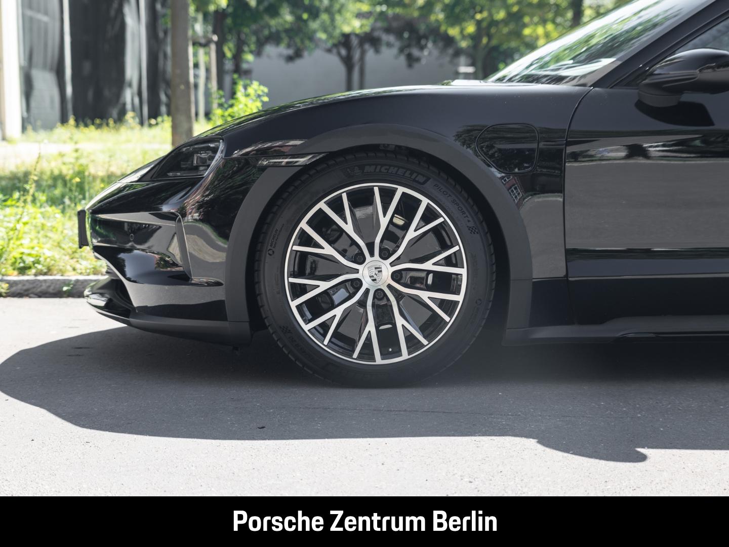 Porsche Taycan 4 Cross Turismo