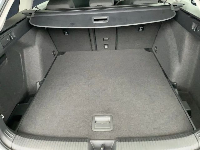 Volkswagen Golf 1.0 TSI Life Variant