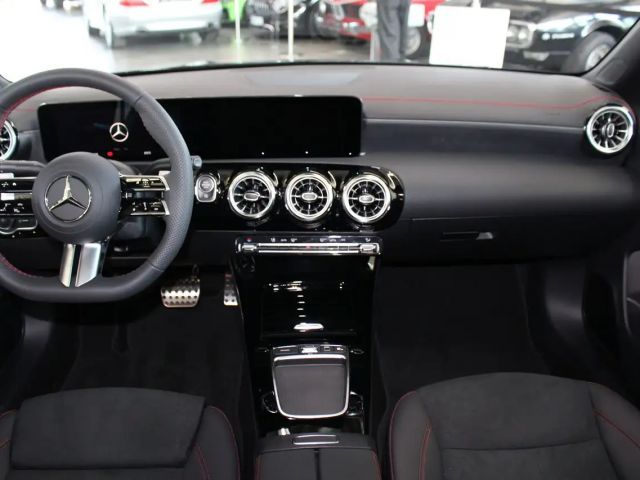 Mercedes-Benz CLA 200 AMG Line Coupé