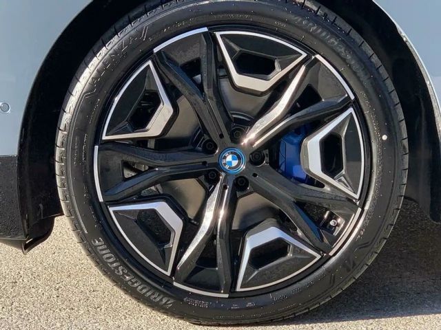 BMW iX xDrive