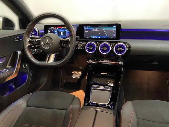 Mercedes-Benz CLA 200 AMG Line Coupé