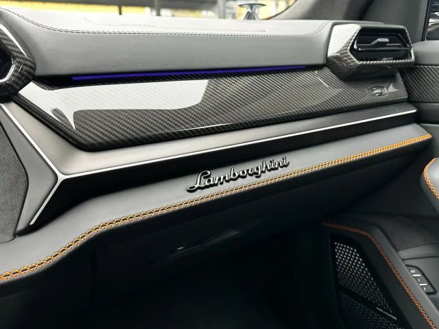 Lamborghini Urus SE *Akrapovic*Carbon-Paket*23"*B&O*Pano*