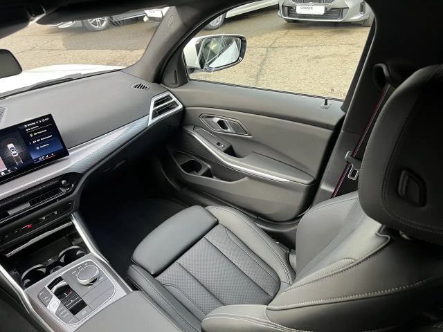 BMW 320 320i M-Sport Sedan