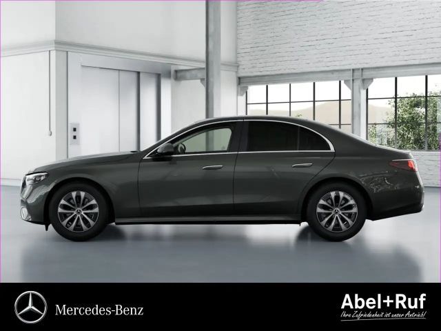 Mercedes-Benz E 200 AVANTGARDE Sedan