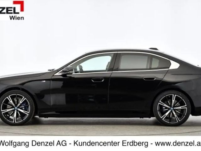 BMW i5 Sedan
