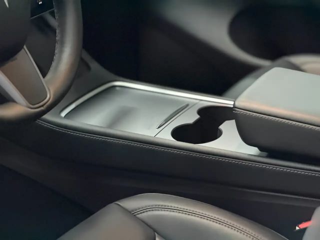 Tesla Model Y AWD Long Range