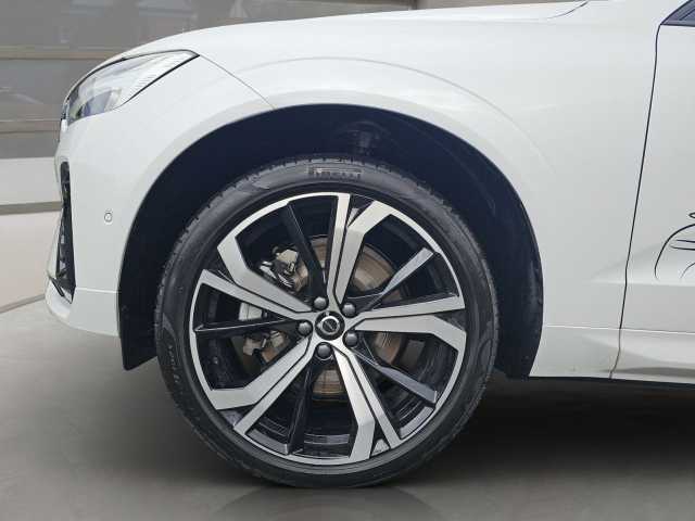 Volvo XC60 AWD Dark Plus