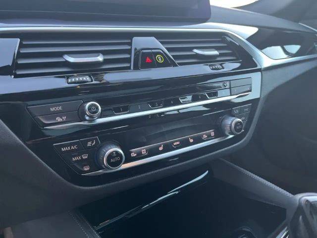 BMW 520 520d Luxury Line Touring xDrive