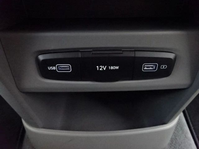 Hyundai Staria Signature