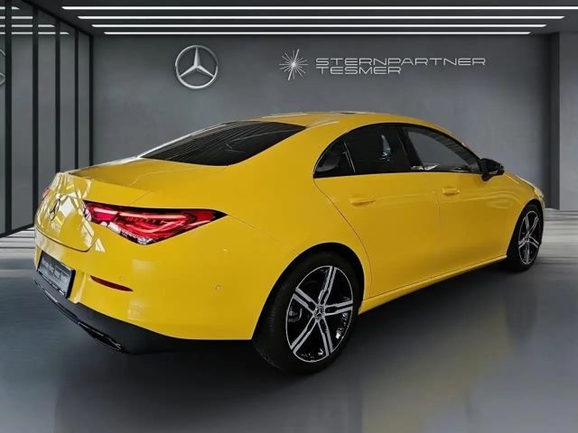 Mercedes-Benz CLA 200 Coupé Progressive Sedan