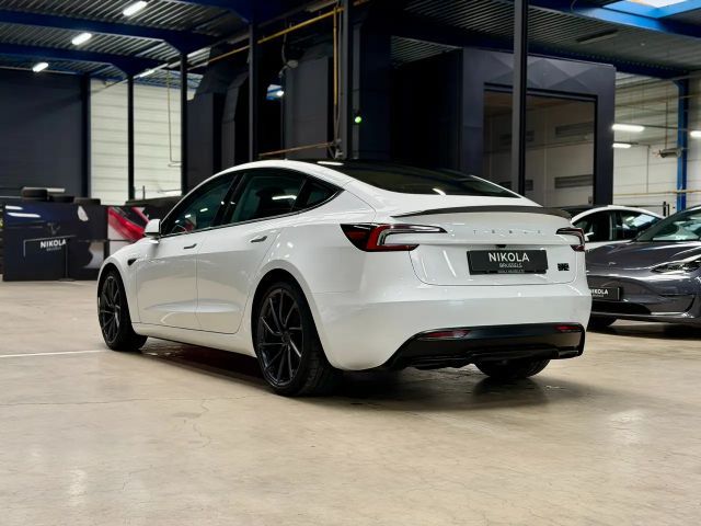 Tesla Model 3 Performance