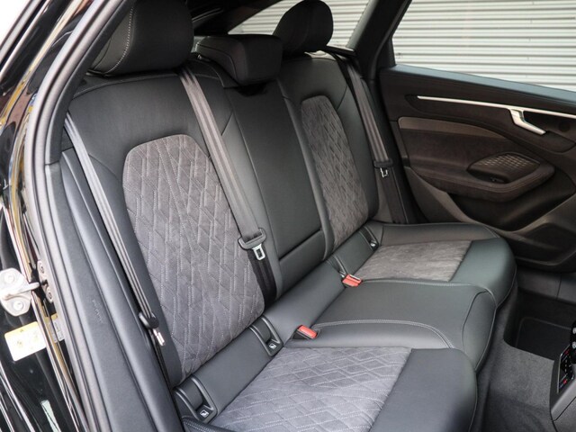 Audi A6 Avant Quattro S-Tronic