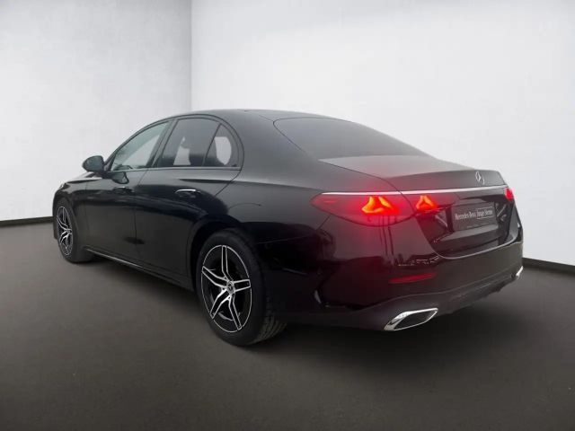 Mercedes-Benz E 220 AMG Line E 220 d Sedan