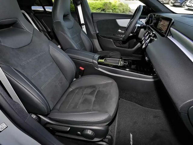 Mercedes-Benz CLA 200 AMG Line Coupé