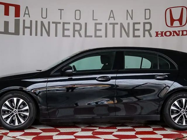 Mercedes-Benz A 180 / NAVI / RÜCKFAHRKAMERA / SITZHEIZUNG