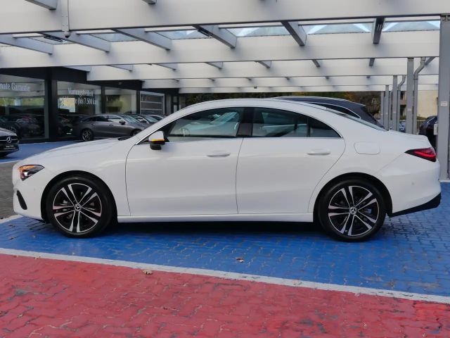 Mercedes-Benz CLA 180 Progressive Sedan