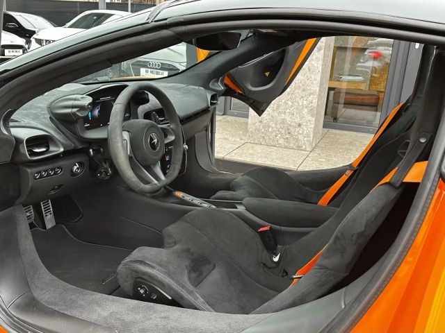 McLaren Artura Spider