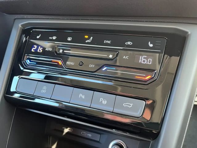 Volkswagen Touran 1.5 TSI DSG R-Line