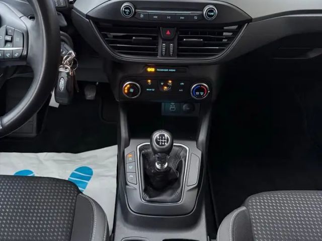 Ford Focus Cool & Connect Wagon