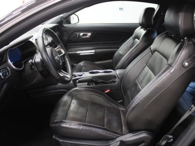 Ford Mustang Fastback GT 5.0 V8