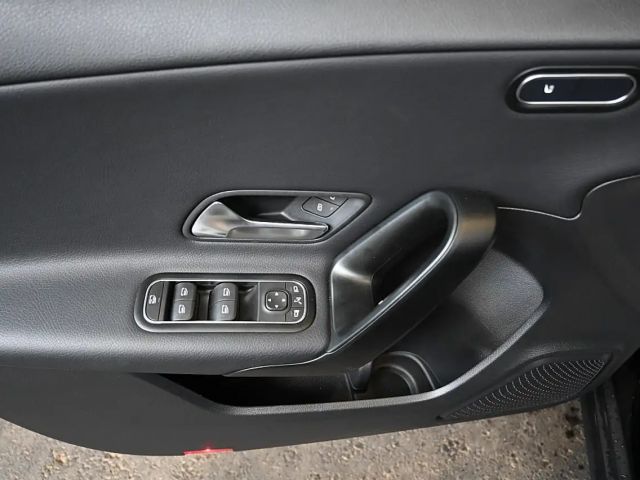 Mercedes-Benz A 180 A 180 d