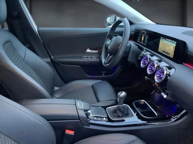 Mercedes-Benz A 160 Navi, LED, MBUX, RFK, Shz, Carplay, Ambie