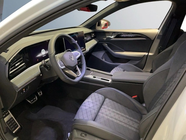 Volkswagen Passat DSG IQ.Drive R-Line