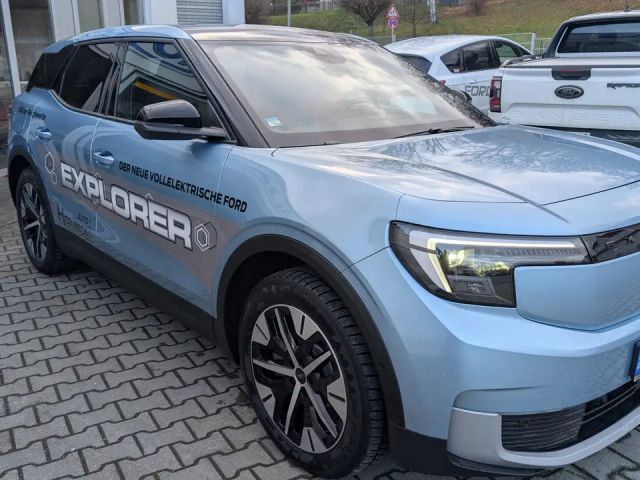 Ford Explorer Extended range Premium RWD