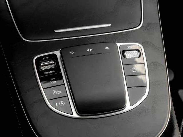 Mercedes-Benz E 220 AMG Line E 220 d Sedan