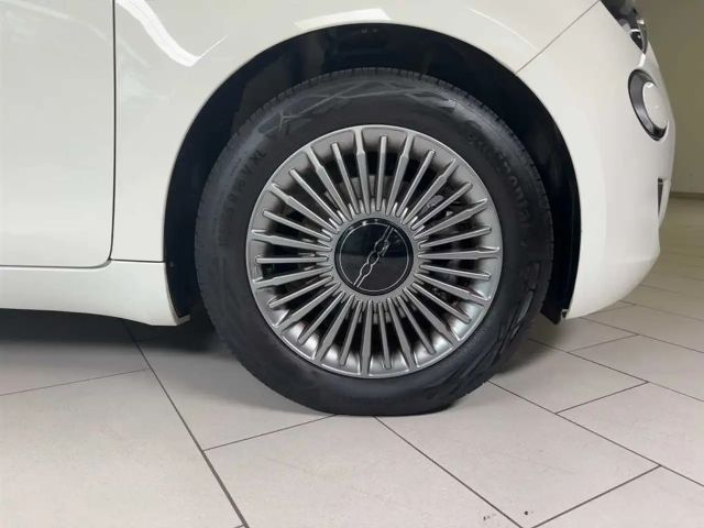 Fiat 500e Klimaautomatik Verkehrschilderkennung